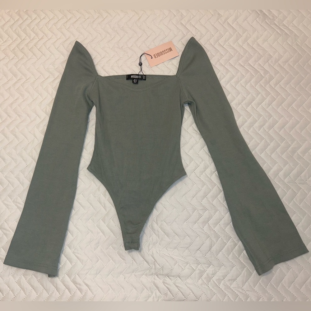 Missguided NWT Bodysuit green bell sleeve size 6 women’s top